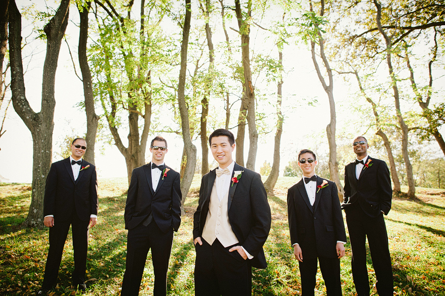 17-forest-park-st-louis-groomsmen Groomsmen hang out at Forest Park in St. Louis